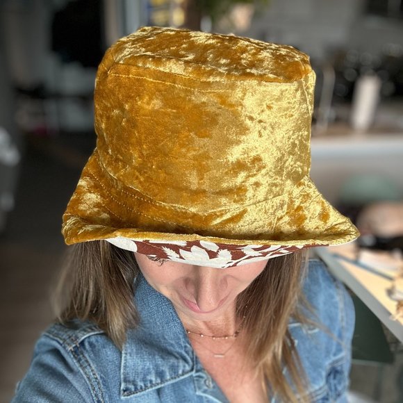 HANDMADE | Reversible Bucket Hat - Velvet + Cotton - Picture 2 of 6
